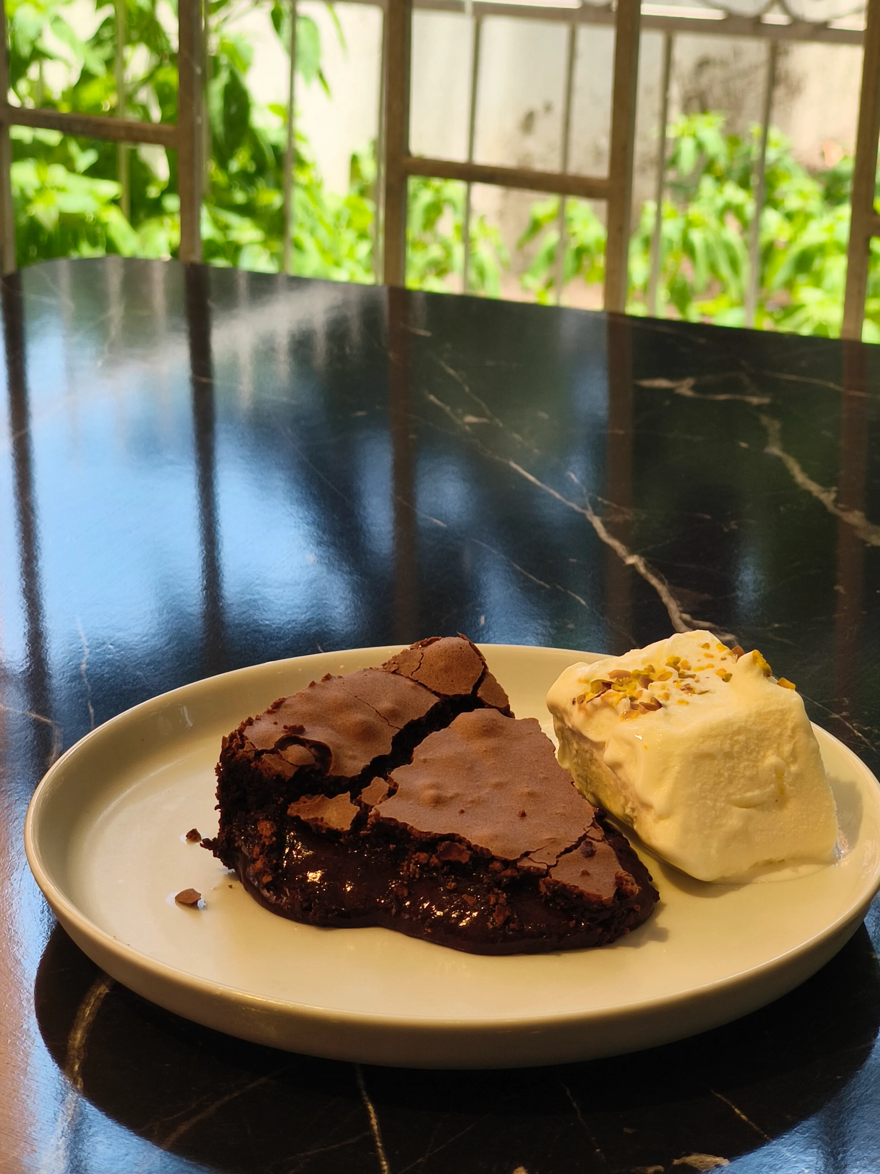 Fondan Brownie (Dondurma İkramlı)